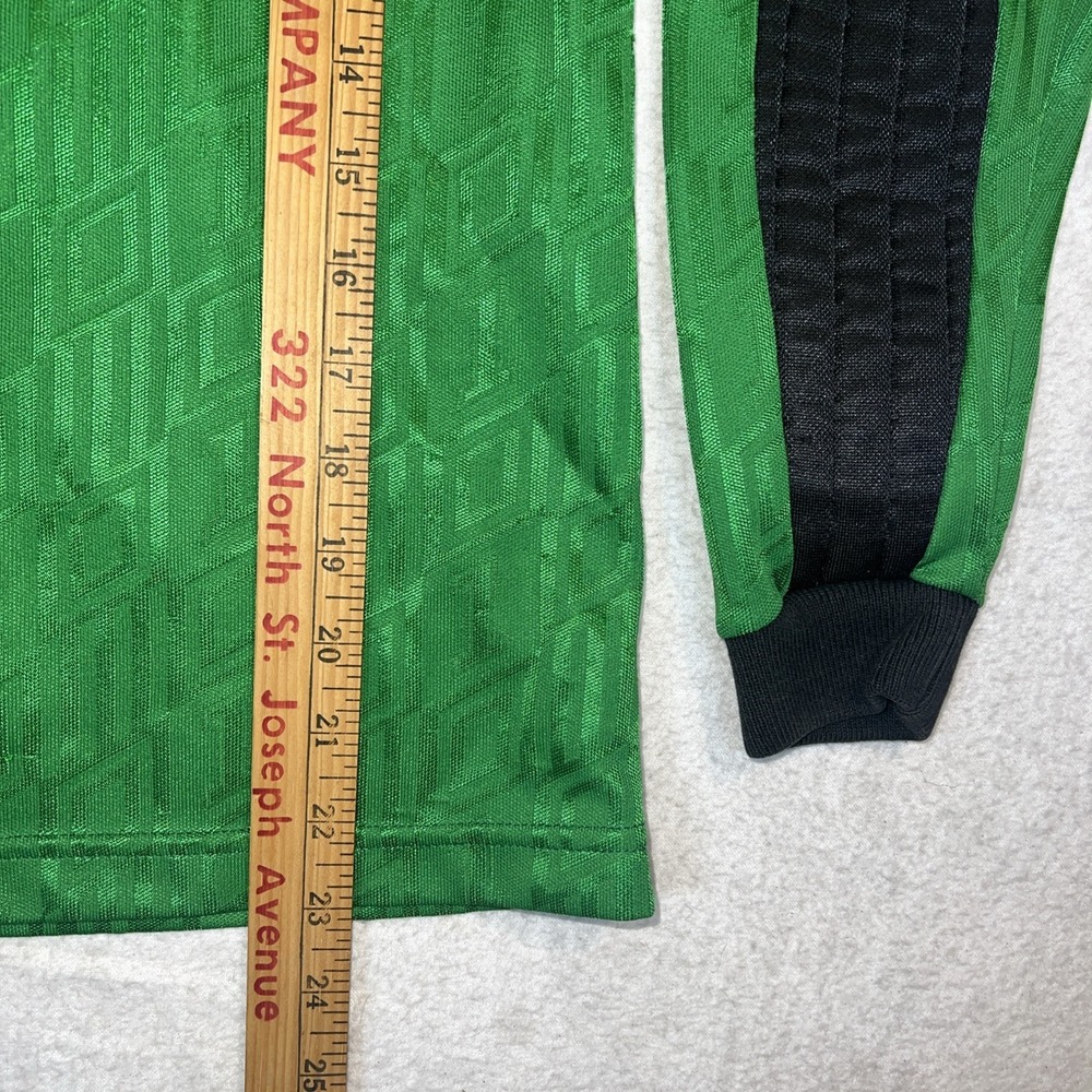 Umbro Soccer Jersey Green Long Sleeve Youth Large Vintage Goalkeeper Top - Picture 7 of 9